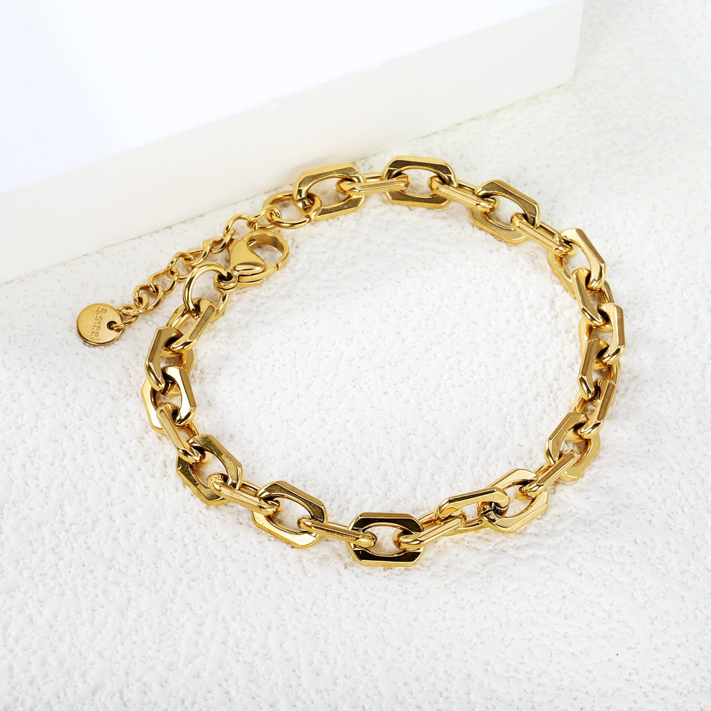 Radiant Round Tail Clasp Bracelet