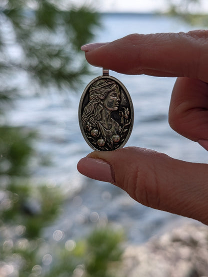 Hera Pendant – Queen of Olympus Medallion Necklace