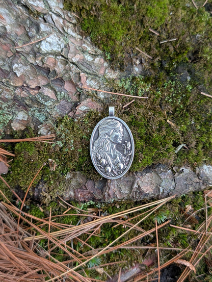 Hera Pendant – Queen of Olympus Medallion Necklace